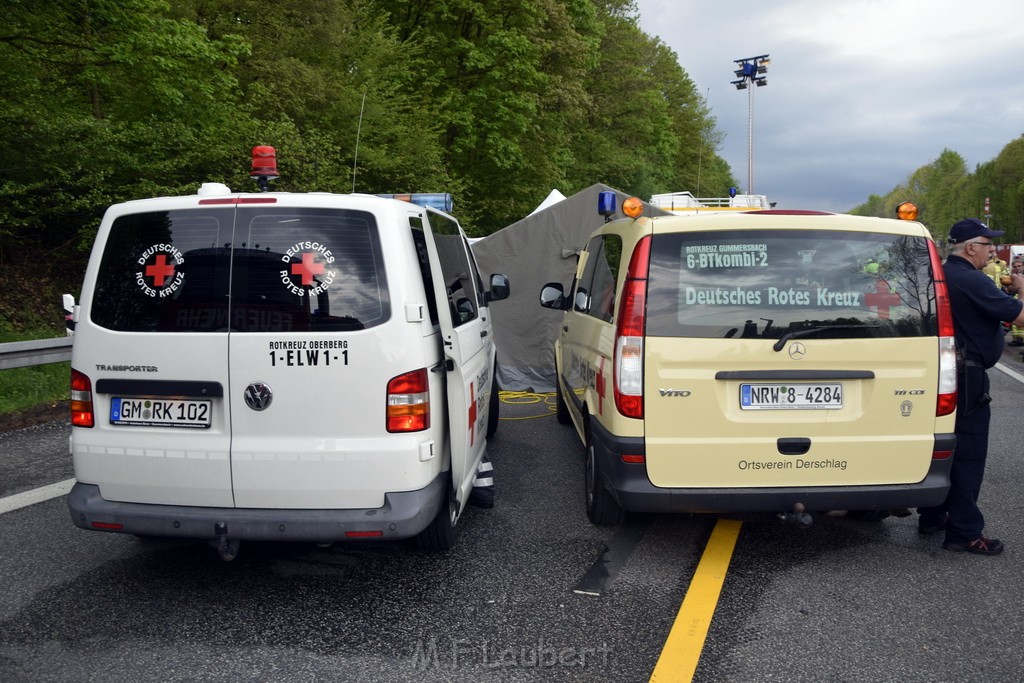 VU Gefahrgut LKW umgestuerzt A 4 Rich Koeln Hoehe AS Gummersbach P109.JPG - Miklos Laubert